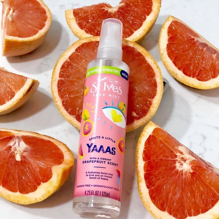 St. Ives Yaaas Face Mist Happy Grapefruit